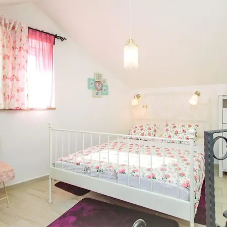Holiday home Lara By Interhome